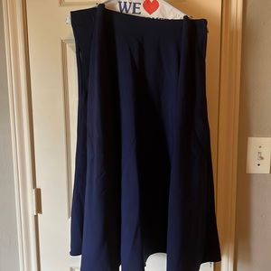 ModCloth Navy Blue skirt size 1X has elastic in the back
